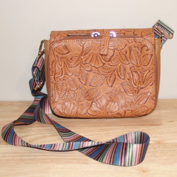 SMALL GUN TOTE'N MAMAS CONCEALED WEAPON CROSS BAG - EMBOSSED - Picture 2 of 7